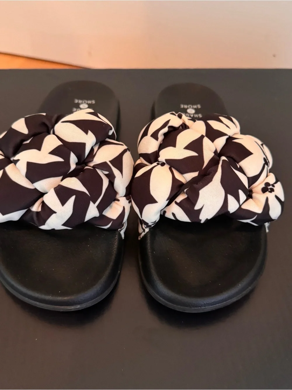 Women’s. Floral Knot Slide Sandals - Black & White. Size 7. NWOT